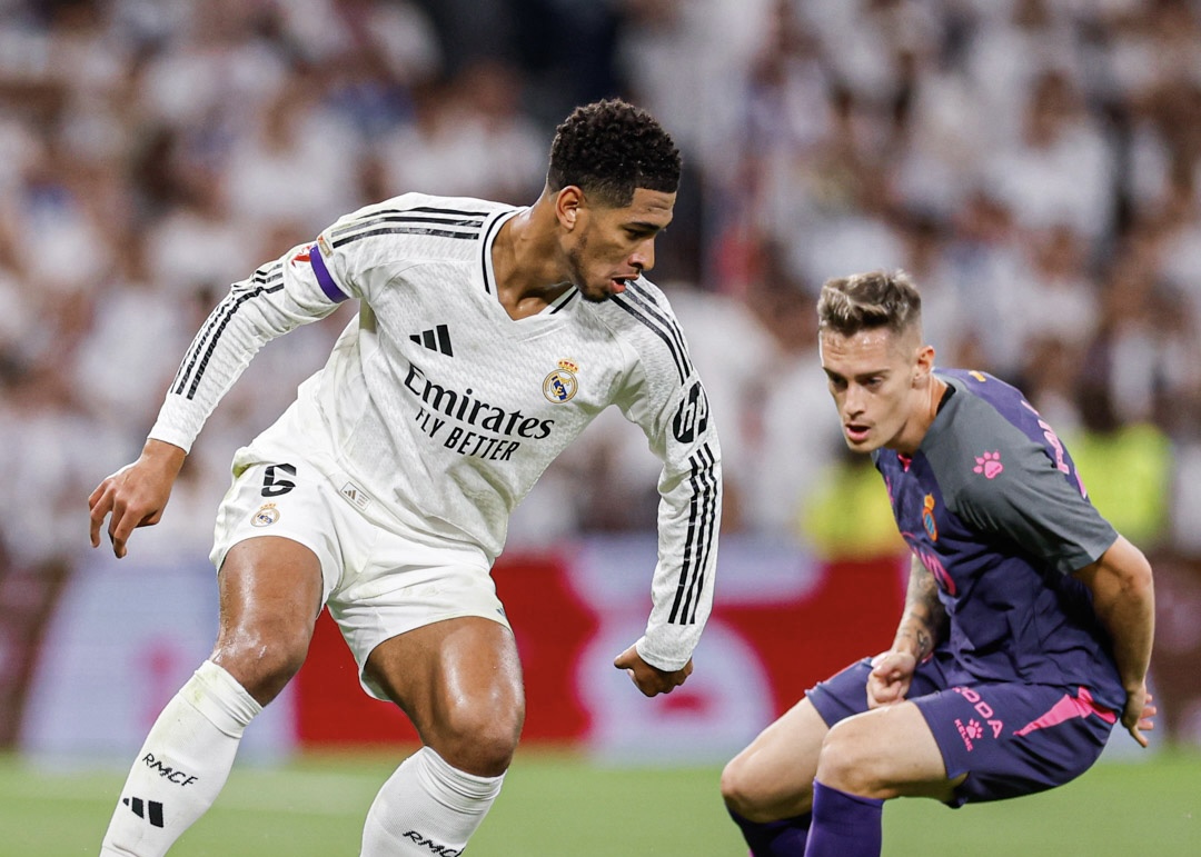 Jude Bellingham menggunakan pelindung bahu untuk berjaga-jaga. Foto: x.com/realmadrid