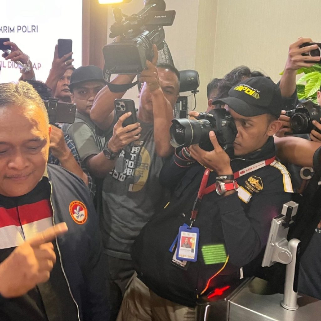 Benny Rhamdani penuhi panggilan Bareskrim Polri soal inisial T yang jadi pengendali judi online. Foto: Dok. TBN