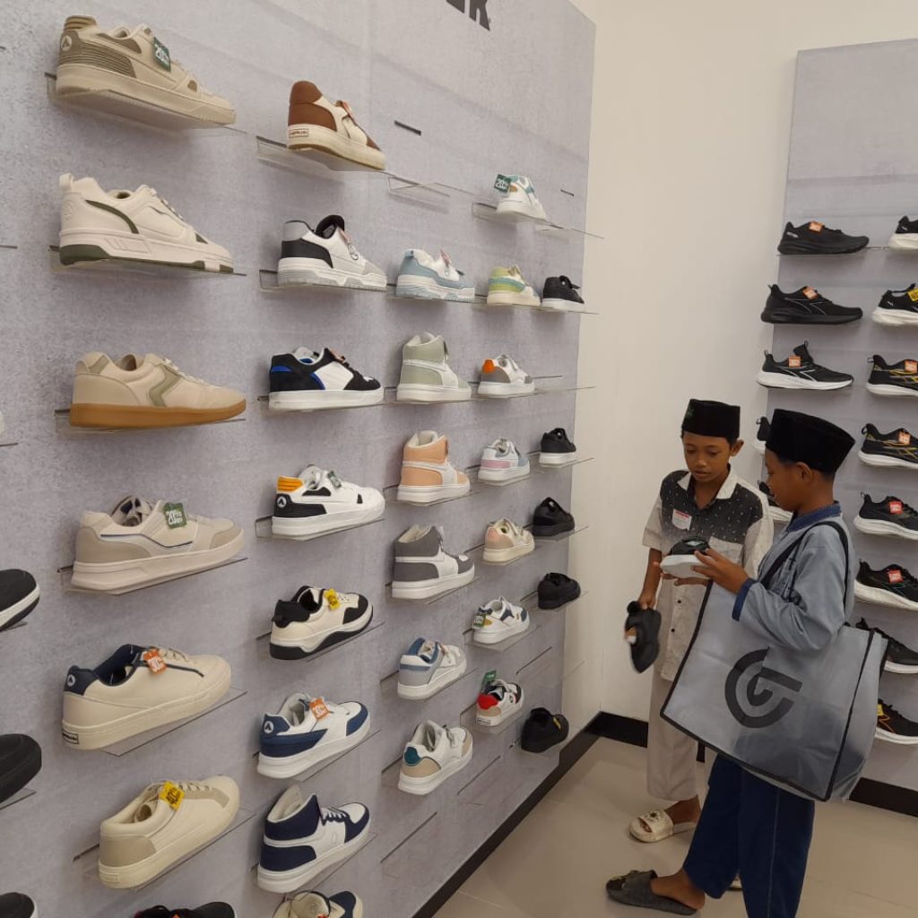 Semarakkan Bulan Ramadan, Tuturpedia.com dan Serins care Gelar Belanja dan Buka Bersama Yatim-Piatu