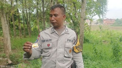 TUTURPEDIA - Lakukan Sidak di Eks Lapangan golf, Bhabinkamtibmas Temukan Bungkus Obat Kuat Dewasa