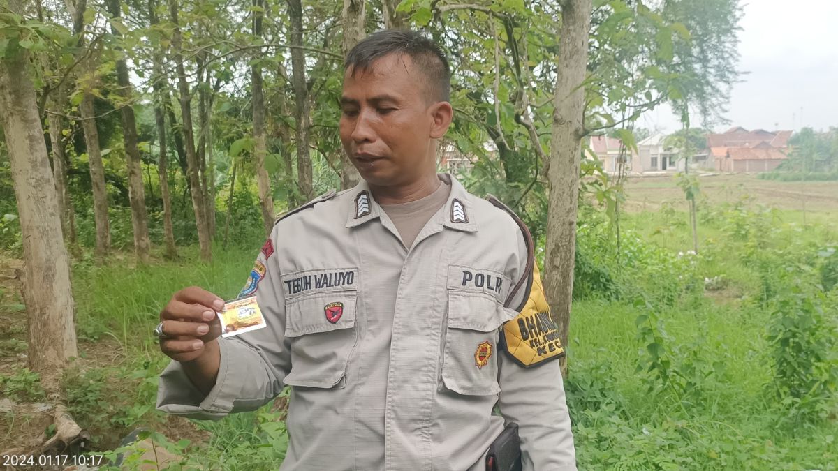 TUTURPEDIA - Lakukan Sidak di Eks Lapangan golf, Bhabinkamtibmas Temukan Bungkus Obat Kuat Dewasa