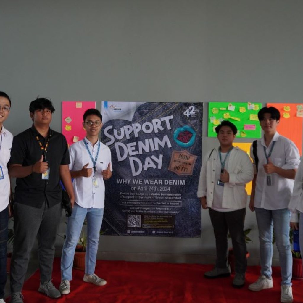 BINUS Semarang Denim Day di Atrium Lantai 1 Main Campus BINUS Semarang. Foto: Dok. BINUS Semarang