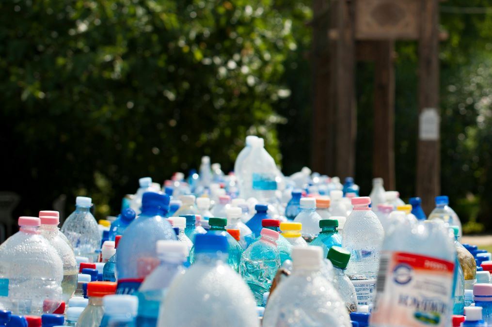 Pemkab Sragen gelar aksi tukar botol plastik dengan kompos. Foto: pexels.com/malimaeder