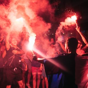 Bukan untuk Properti Foto Prewedding, Ini Kegunaan Flare yang Sesungguhnya