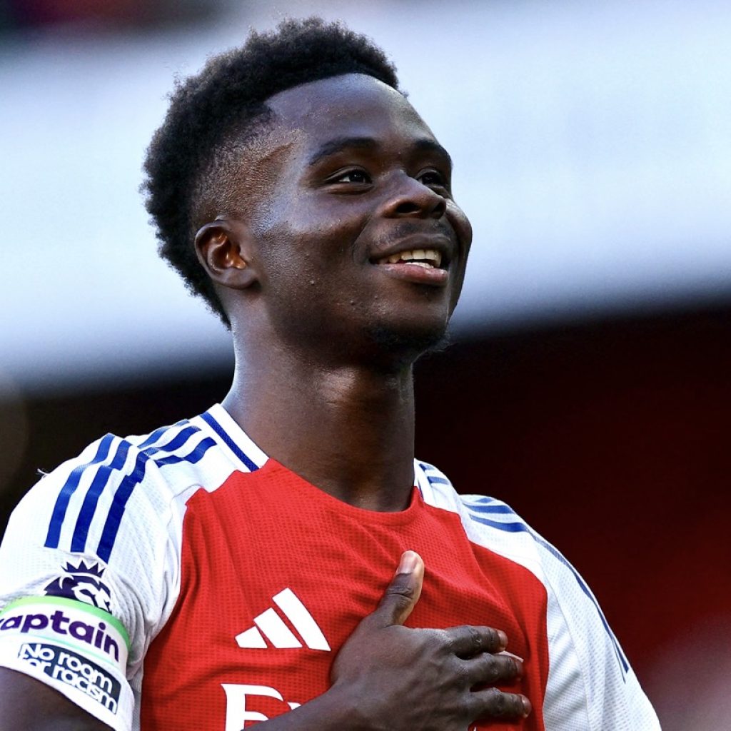 Mikel Arteta puji Bukayo Saka. Foto: x.com/Arsenal