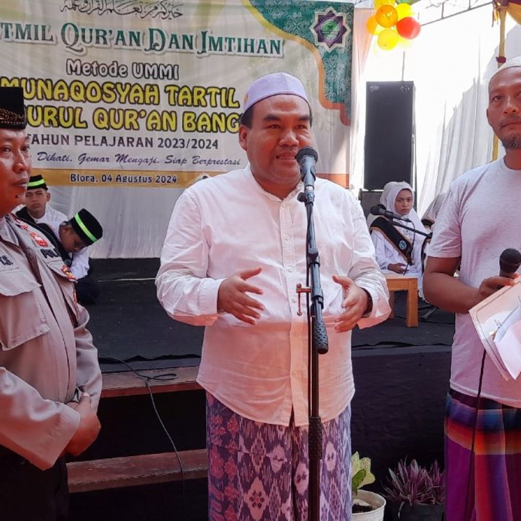 Bupati Blora, Arief Rohman dalam kegiatan Qotmil Qur'an dan Imtihan Metode Ummi Munaqosah Tartil di TPQ Nurul Qur'an. Foto: Istimewa