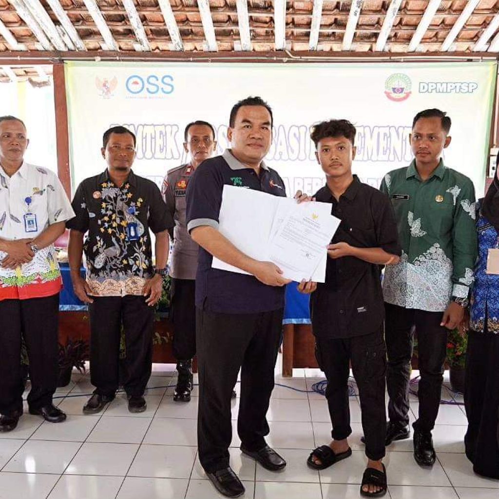 Bupati Blora Arief Rohman, foto bersama pelaku UMKM. Foto: Instagram.com/ariefrohman838