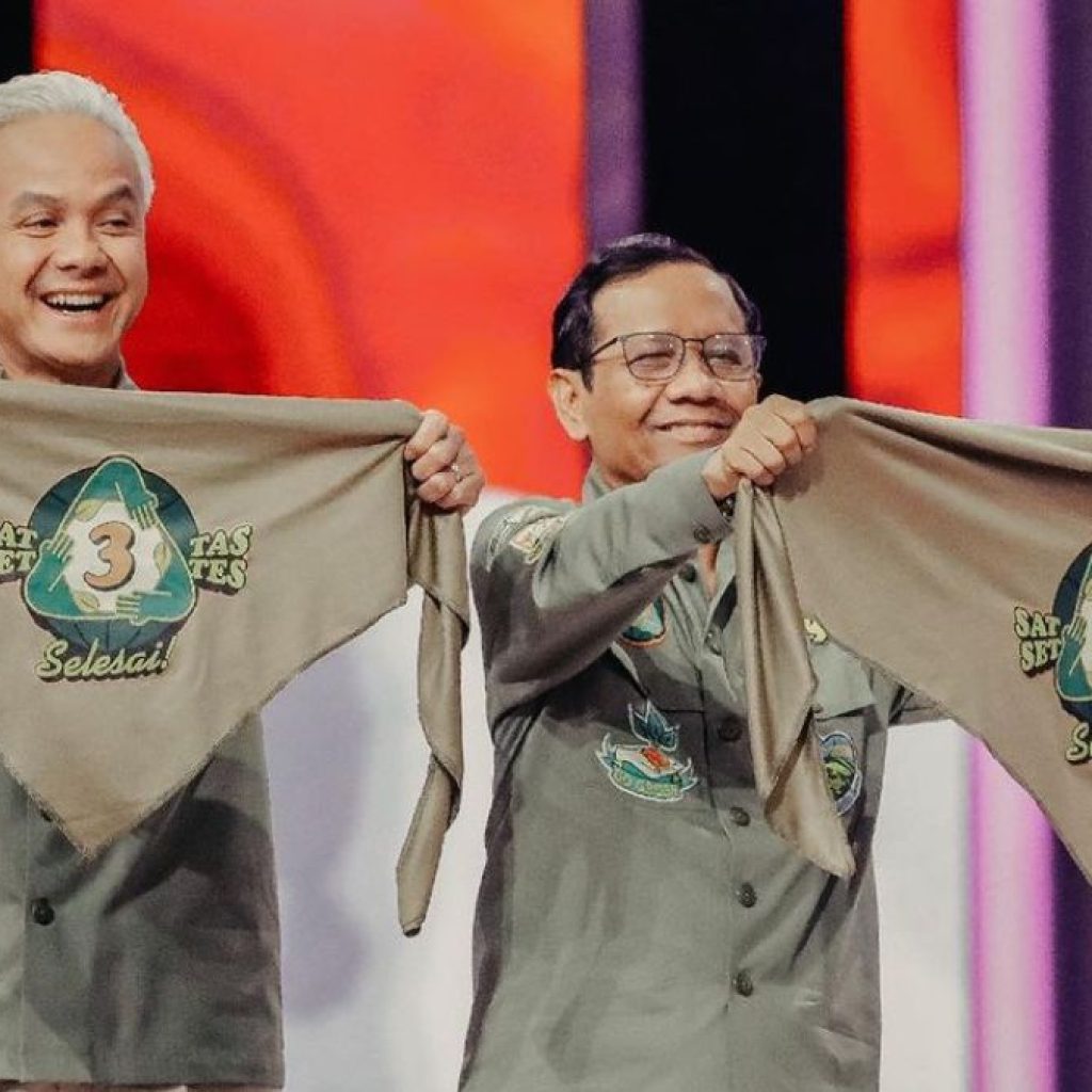 Selalu Tampil Beda, Warganet Puji Busana Ganjar-Mahfud Saat Debat Pilpres 2024: Minimal Menang Best Costume 