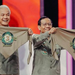 Selalu Tampil Beda, Warganet Puji Busana Ganjar-Mahfud Saat Debat Pilpres 2024: Minimal Menang Best Costume 