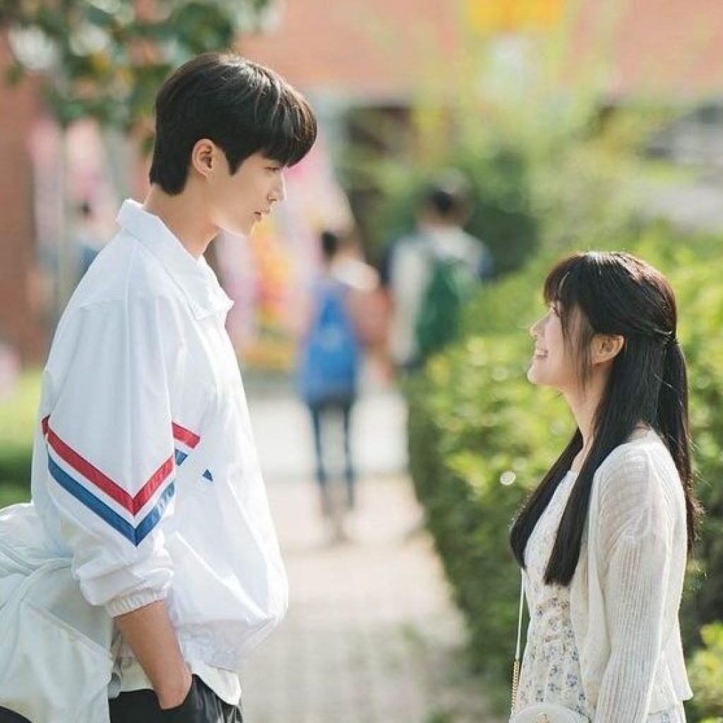 8 Fakta dan Sinopsis Drama Korea Lovely Runner yang sedang Populer di Kalangan Warganet 