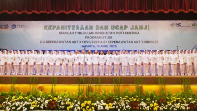 TUTURPEDIA - 187 Mahasiswa Keperawatan IHC STIKes Pertamedika Resmi Ucap Janji, Siap Terjun ke Dunia Klinik
