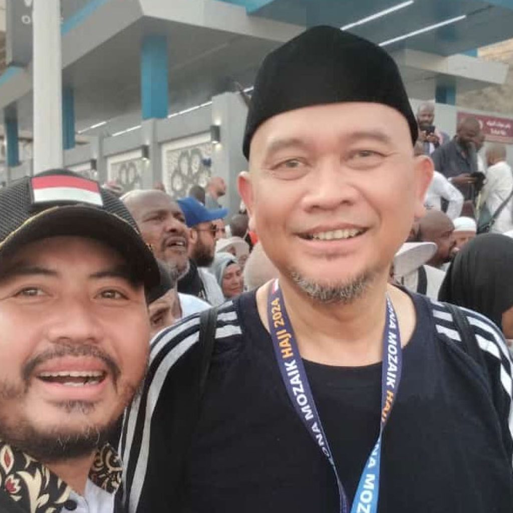 Cak Lontong berterima kasih kepada petugas haji. Foto: Laman Kemenag