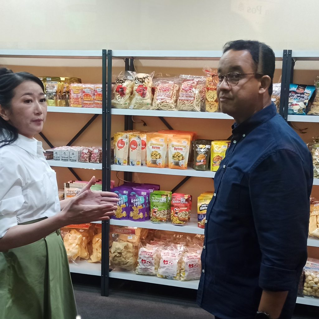 TUTURPEDIA - Sambangi Sentra Kuliner Lokal di Semarang, Anies Tawarkan Kemudahan Perizinan