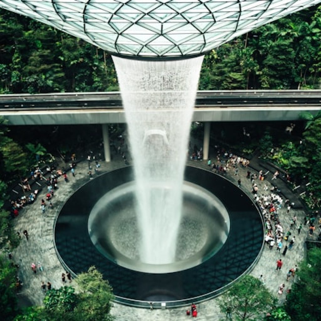 Rekomendasi tempat makan halal di Changi Airport. Foto: unsplash.com/kamiltatol