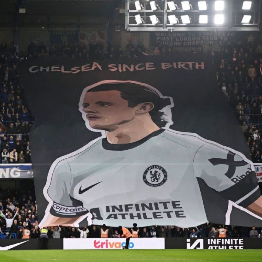Conor Gallagher diberi penghormatan oleh fans Chelsea. Foto: x.com/TheBlueDodger