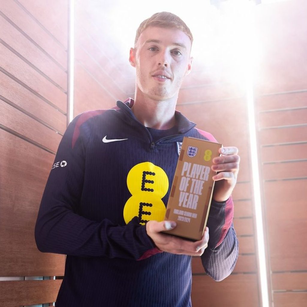 Cole Palmer Bawa Gelar Pemain Terbaik Inggris 2023/24