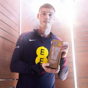 Cole Palmer Bawa Gelar Pemain Terbaik Inggris 2023/24