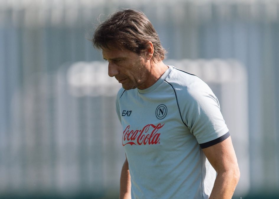 Antonio Conte minta maaf ke penggemar usai Napoli kalah oleh Hellas Verona. Foto: x.com/sscnapol
