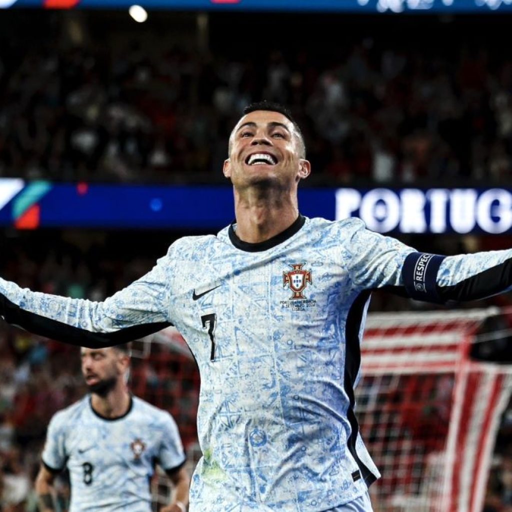TUTURPEDIA - Bantu Menangkan Portugal, Cristiano Ronaldo Sah Genapi Koleksi 900 Gol! 