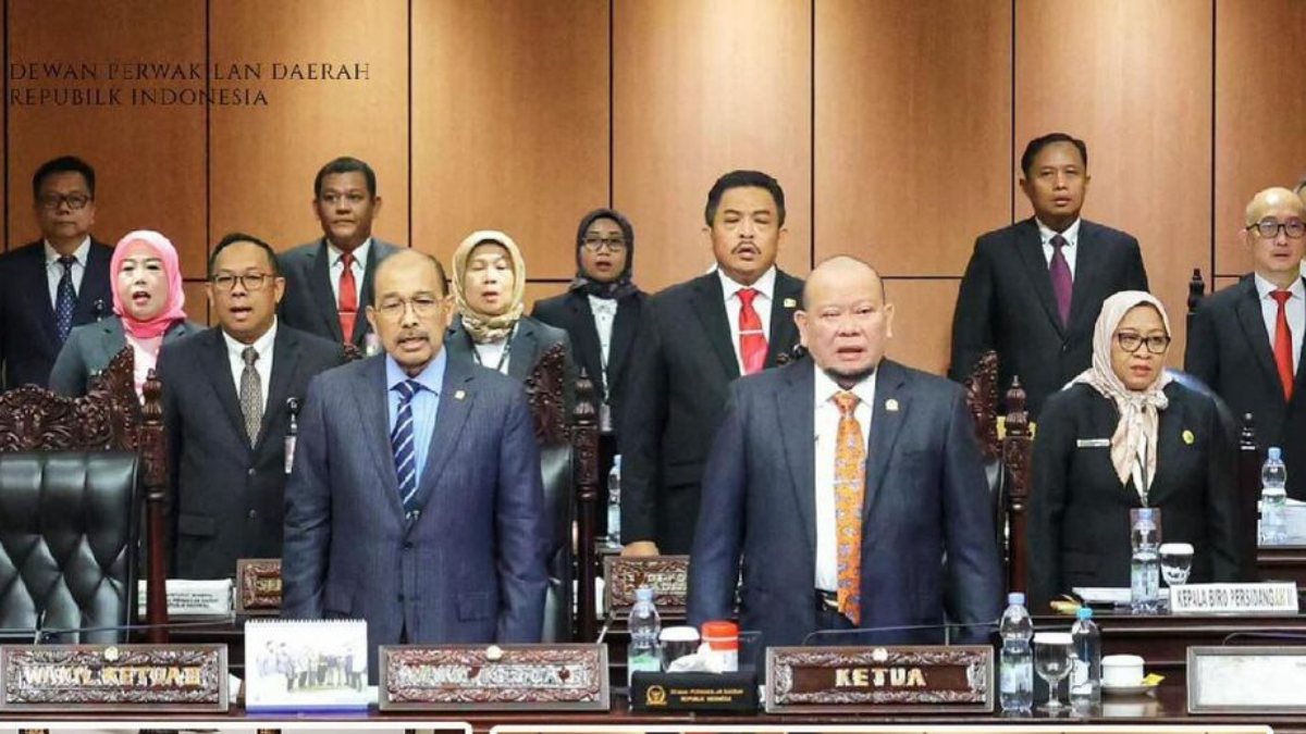 Suasana rapat paripurna DPD RI yang sempat ricuh. Foto: instagram.com/lanyallamm1