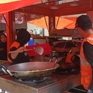 Pemkot Semarang Gerak Cepat Bangun Dapur Umum dan Didistribusikan ke Masyarakat Terdampak Banjir