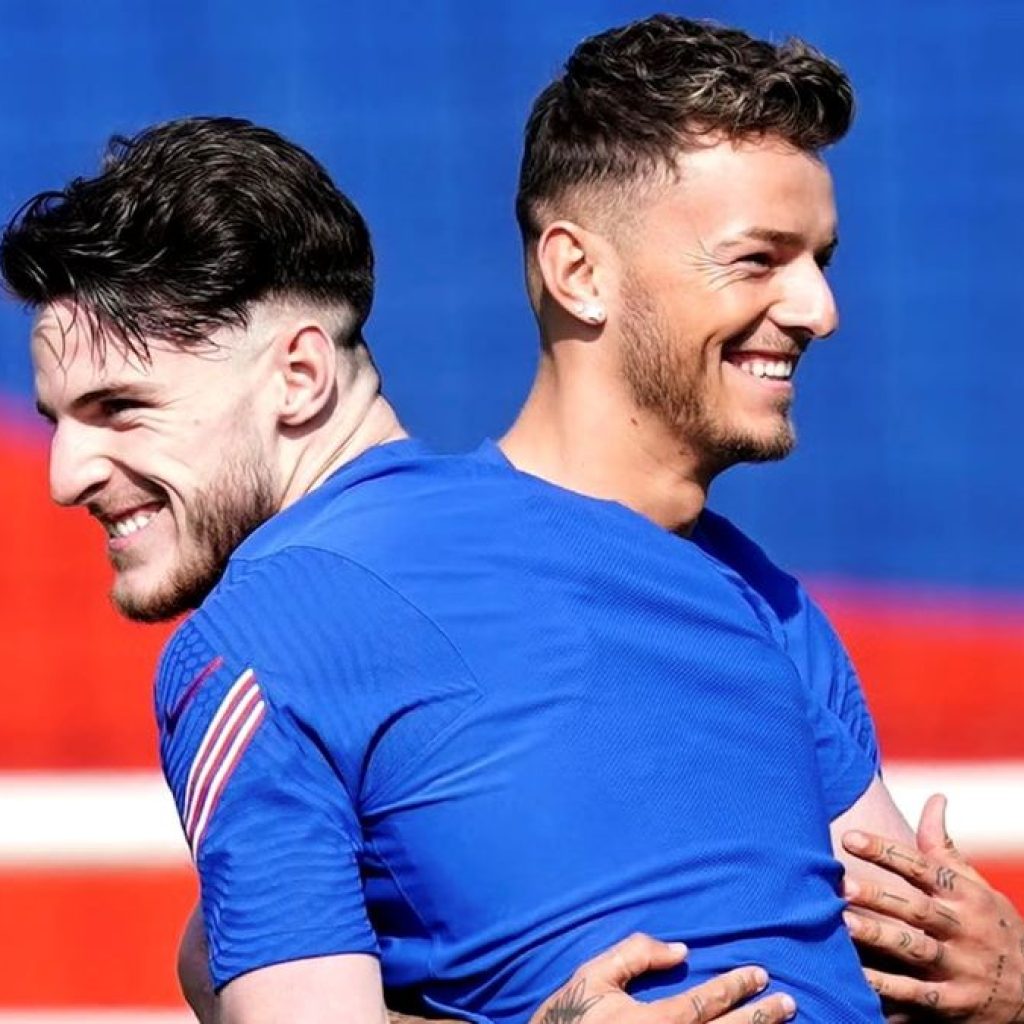 Declan Rice akan bujuk Ben White untuk kembali ke timnas Inggris. Foto: x.com/FabrizioRomano