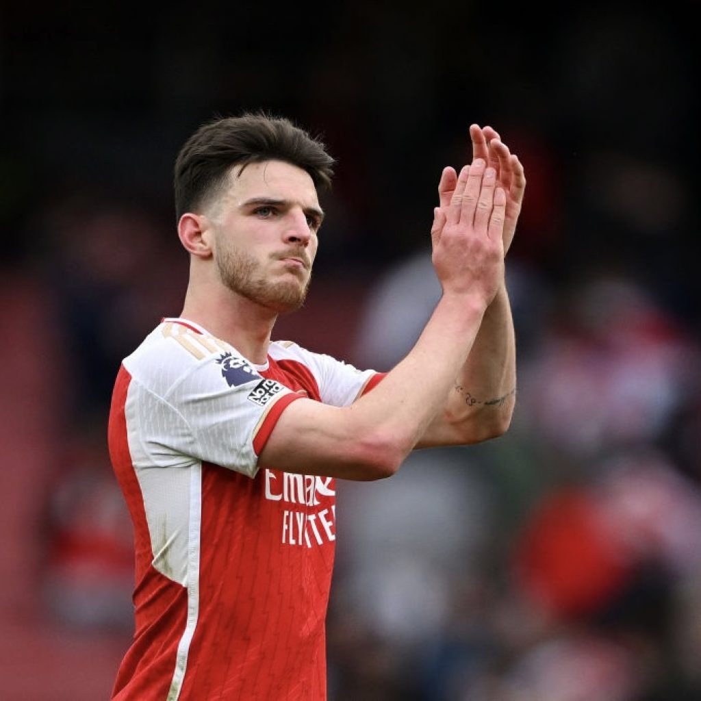 Mikel Arteta pastikan Declan Rice baik-baik saja usai sempat mengalami kram. Foto: x.com/FabrizioRomano