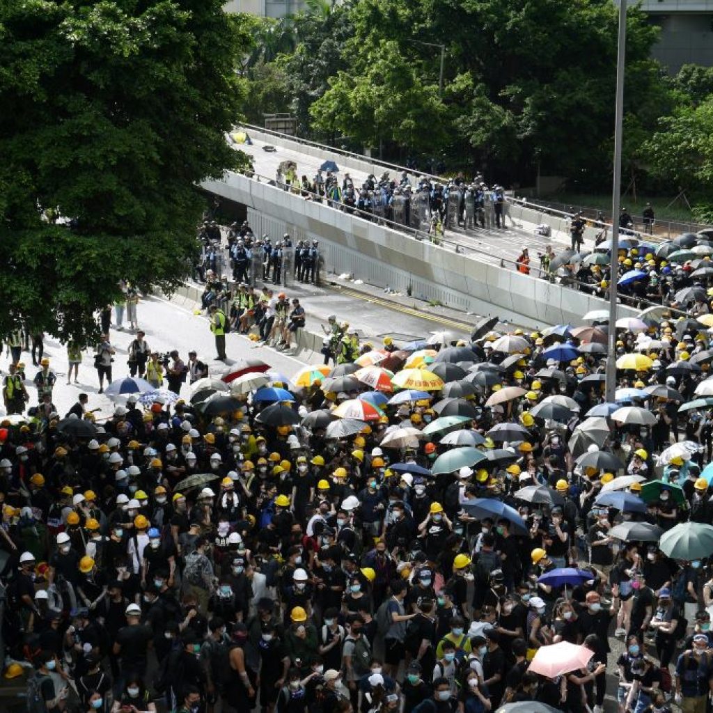 Mahasiswa, dosen, dan guru besar UNJ melakukan demo dan kritik Jokowi. Foto: pexels.com/cltsan