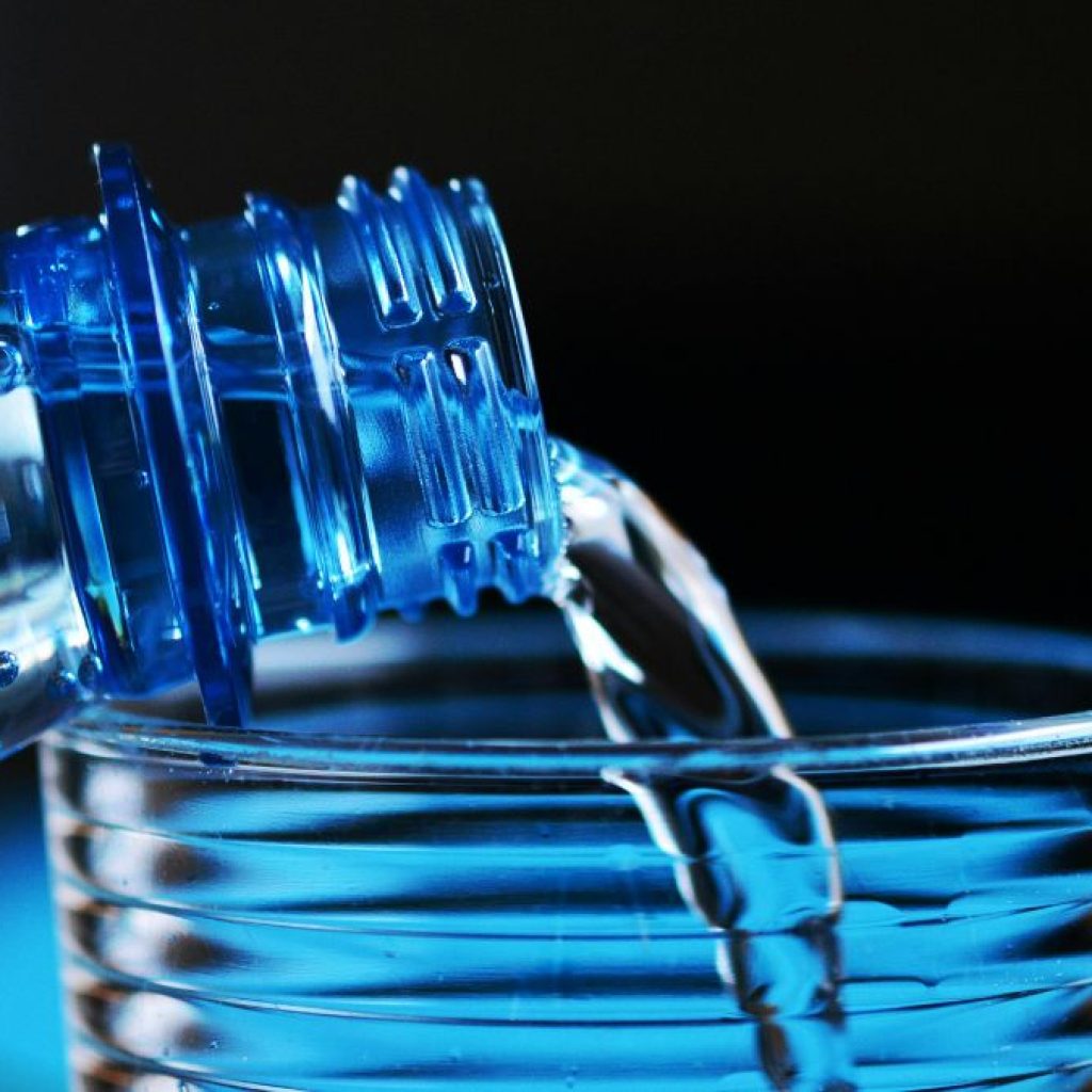 TUTURPEDIA - Jemaah Haji Indonesia yang Nekat Bawa Pulang Air Zamzam akan Didenda, Segini Besarannya