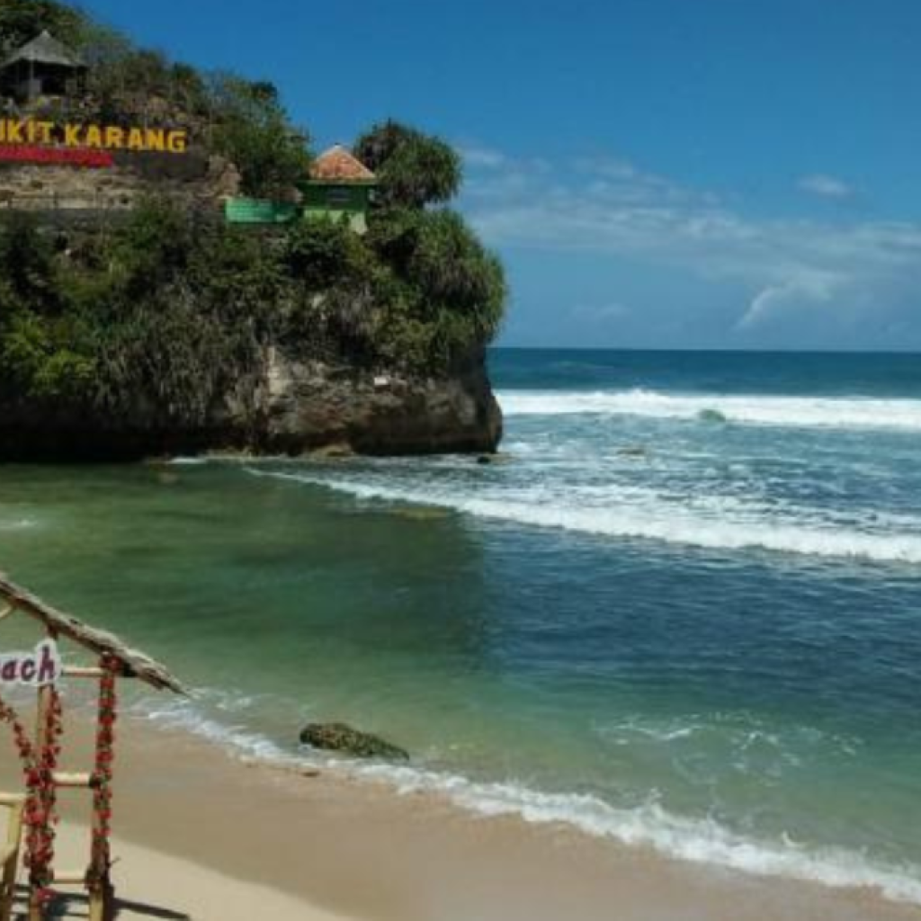 TUTURPEDIA - 5 Rekomendasi Pantai di Gunungkidul yang Cantik dan Indah, Wajib Dikunjungi Saat Liburan Sekolah!