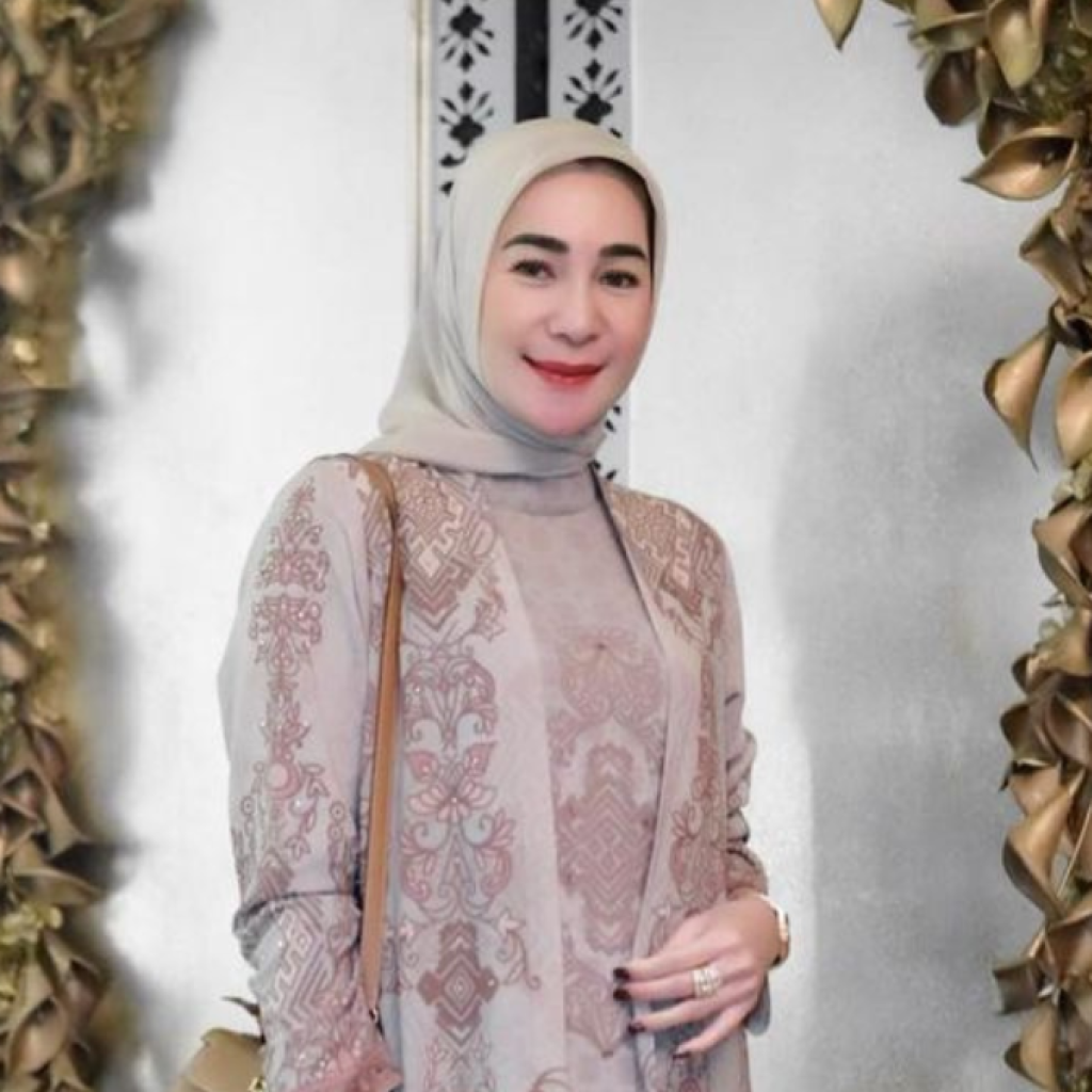 Sosok Rien Wartia Trigina yang digugat cerai oleh Andre Taulany. Foto: Instagram @erintaulany dan @kikiii.photography