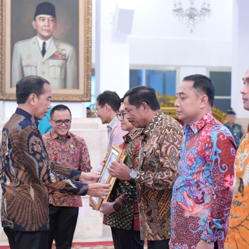 Pemprov Jateng terima Digital Government Award dari Presiden Jokowi. Foto: Humas Pemprov Jateng