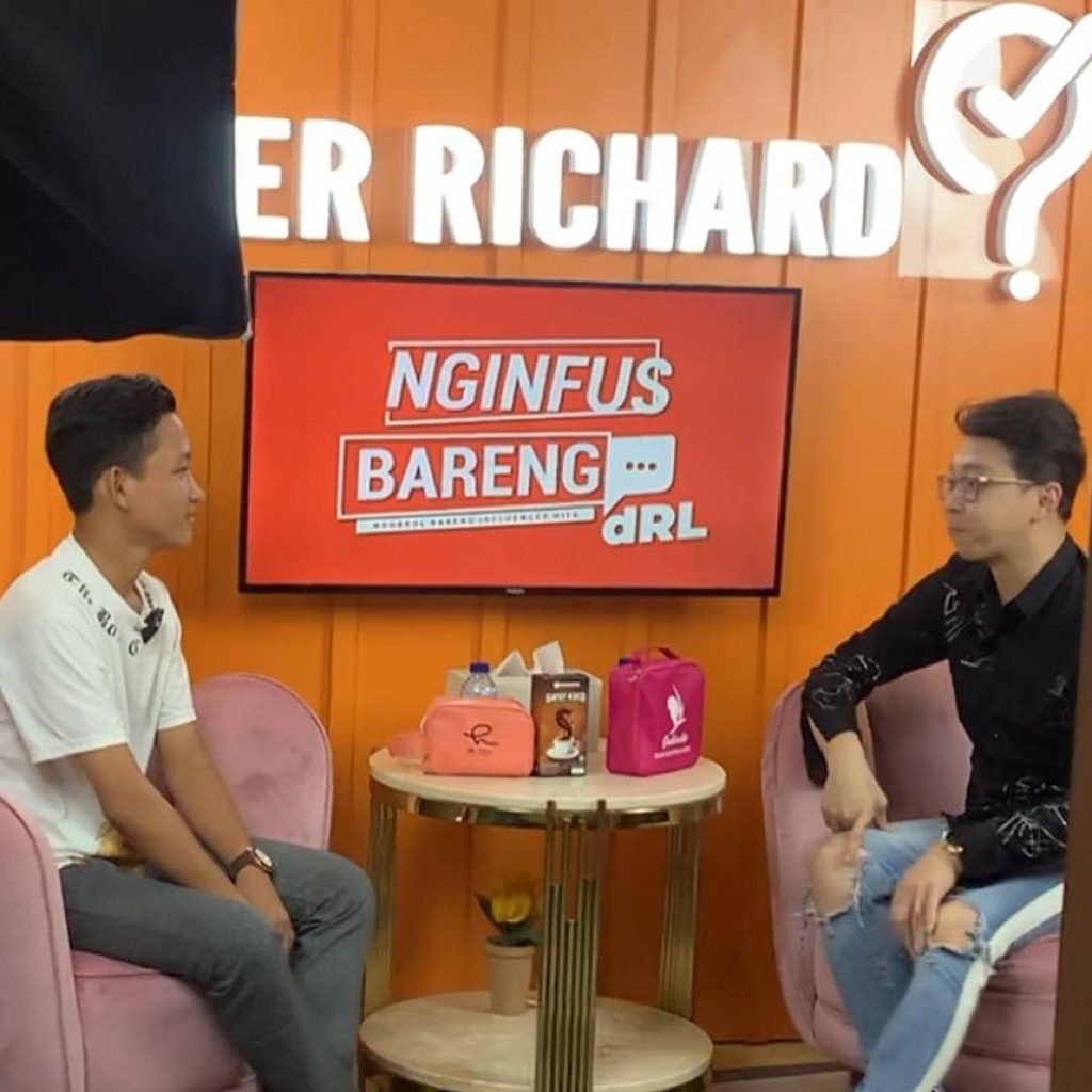 Dokter Richard dan Farel. (Foto: Tangkapan Layar YouTube dr. Richard Lee, MARS)