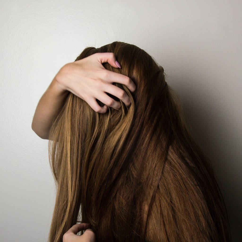 Inilah manfaat dan risiko dari penggunaan dry shampoo. FOTO: Pexels.com/Bennie Lukas Bester