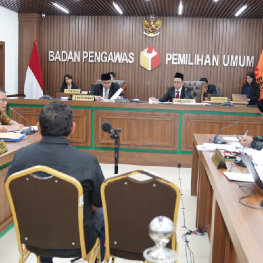 Adanya dugaan pelanggaran administrasi, Bawaslu sahkan alat bukti dan periksa saksi pada sidang lanjutan. Foto: Laman Bawaslu
