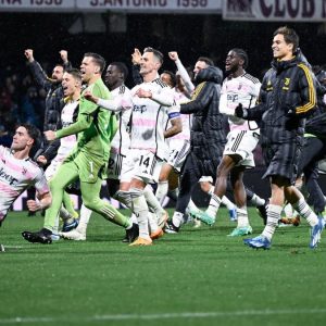 Sundulan Injury Time Dusan Vlahovic Bawa Juventus Kembali Taklukkan Salernitana di Serie A