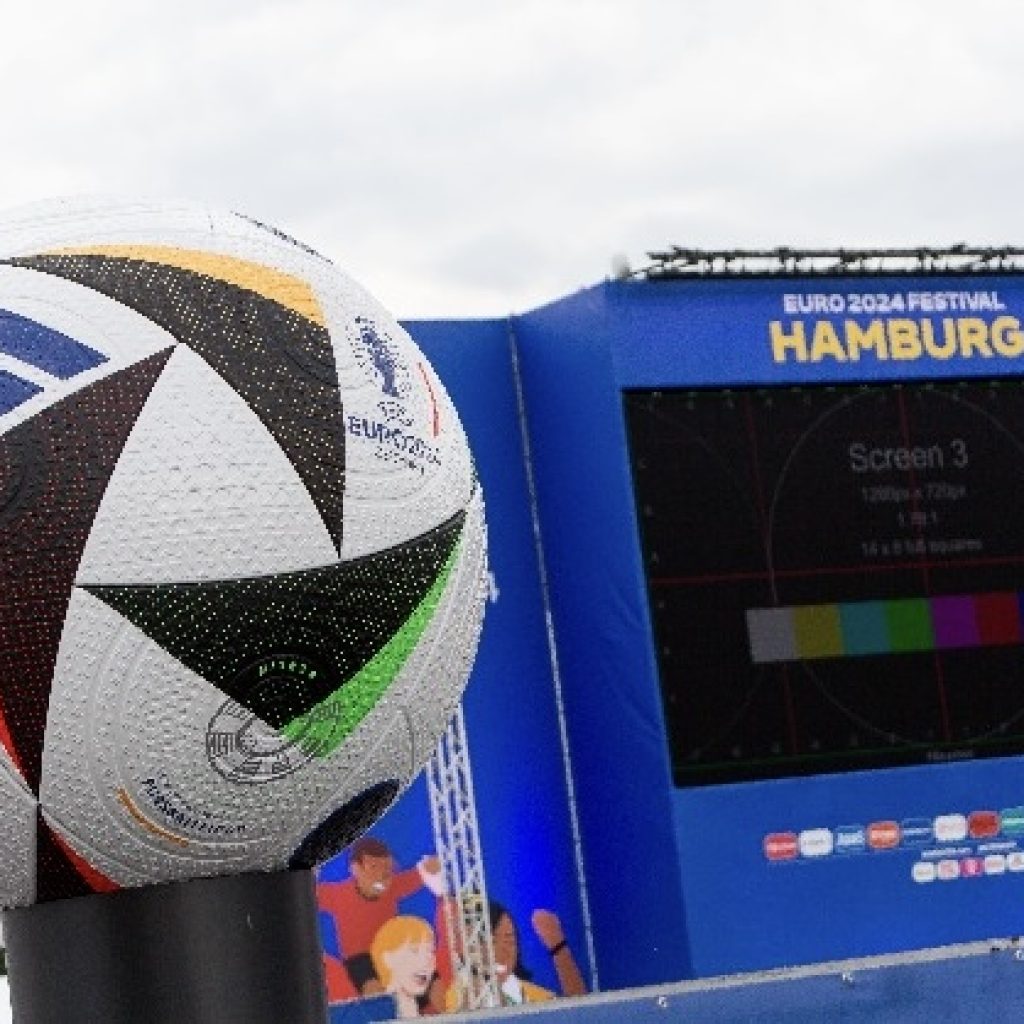 TUTURPEDIA - EURO 2024: Ada Oknum Bawa Kapak, Polisi Lepas Tembakan
