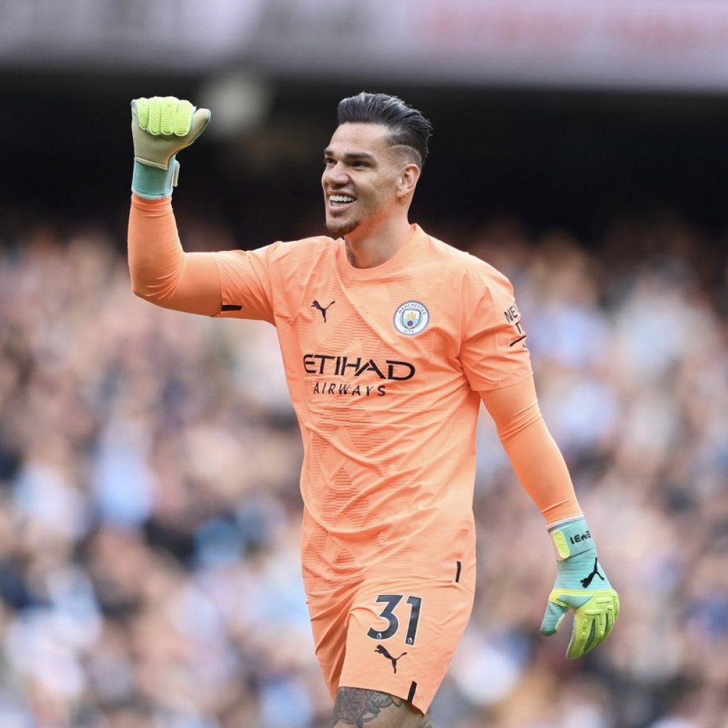 Pep Guardiola tak bisa membayangkan keberhasilan Man City tanpa Ederson. Foto: x.com/premierleague