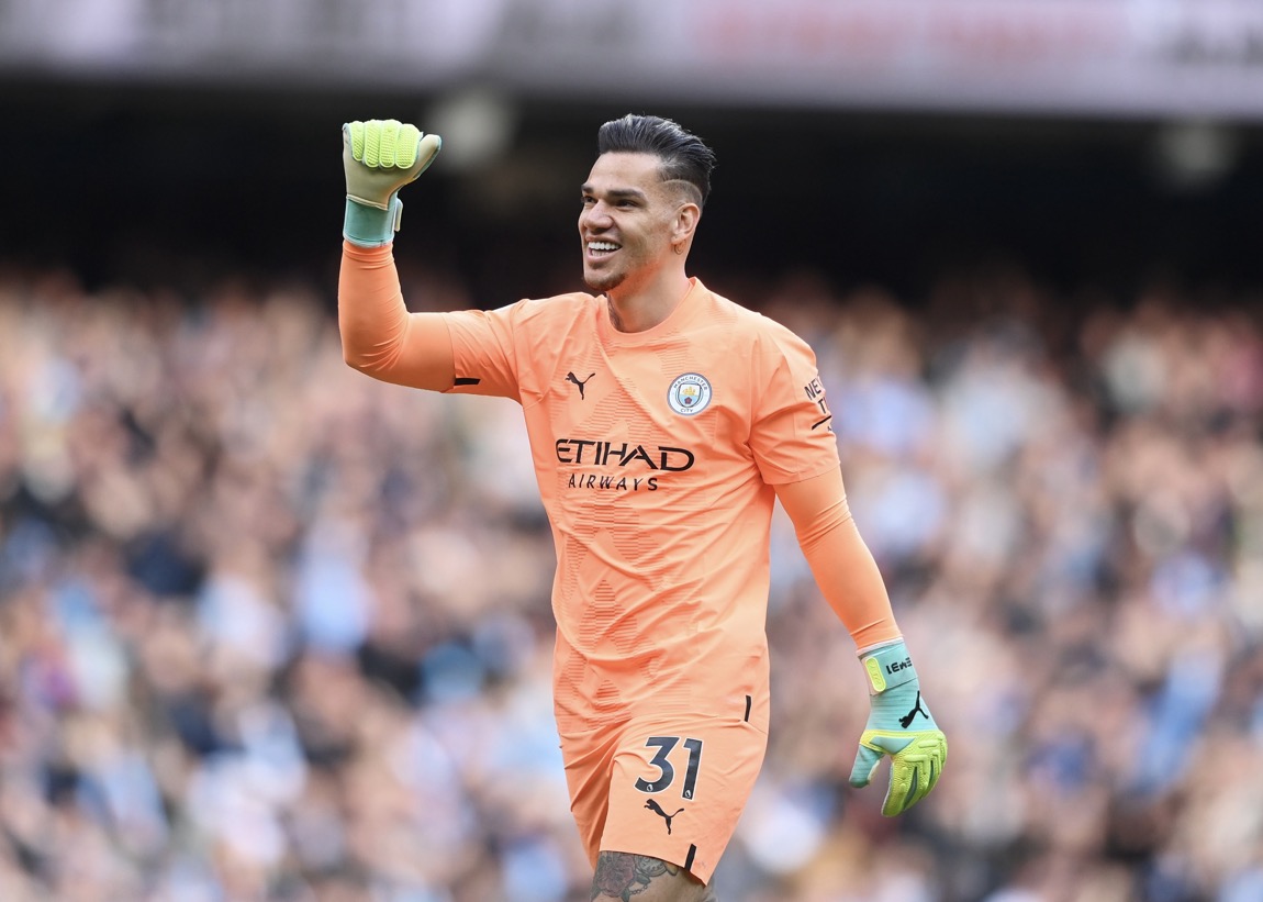 Pep Guardiola tak bisa membayangkan keberhasilan Man City tanpa Ederson. Foto: x.com/premierleague