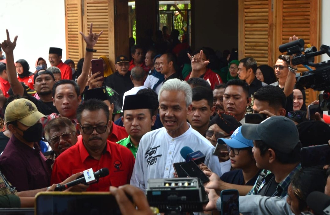 Anggota Komisi IX DPR RI Edy Wuryanto, saat mendampingi Ganjar Pranowo di Blora. Foto: Dok. Lilik Yuliantoro
