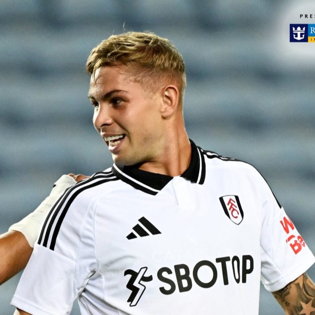 Emile Smith Rowe cetak gol di laga pramusim Fulham vs Sevilla. Foto: x.com/FulhamFC