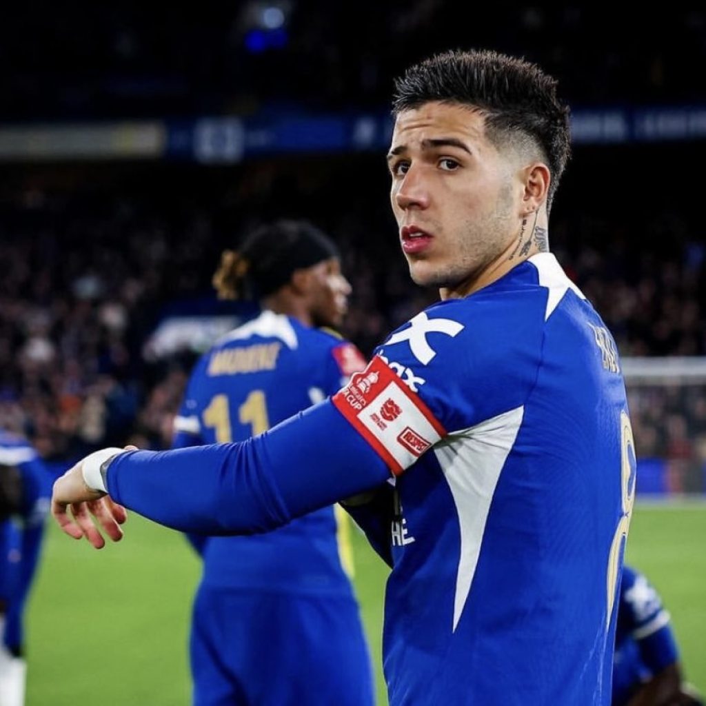 Enzo Fernandez dan Axel Disasi cedera jelang Chelsea kontra Everton. Foto: x.com/FabrizioRomano