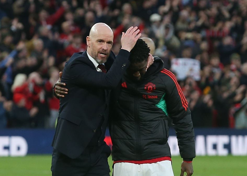 Kobbie Mainoo lega bahwa Erik ten Hag akan kembali melatih Manchester United. Foto: x.com/TenHagBall_