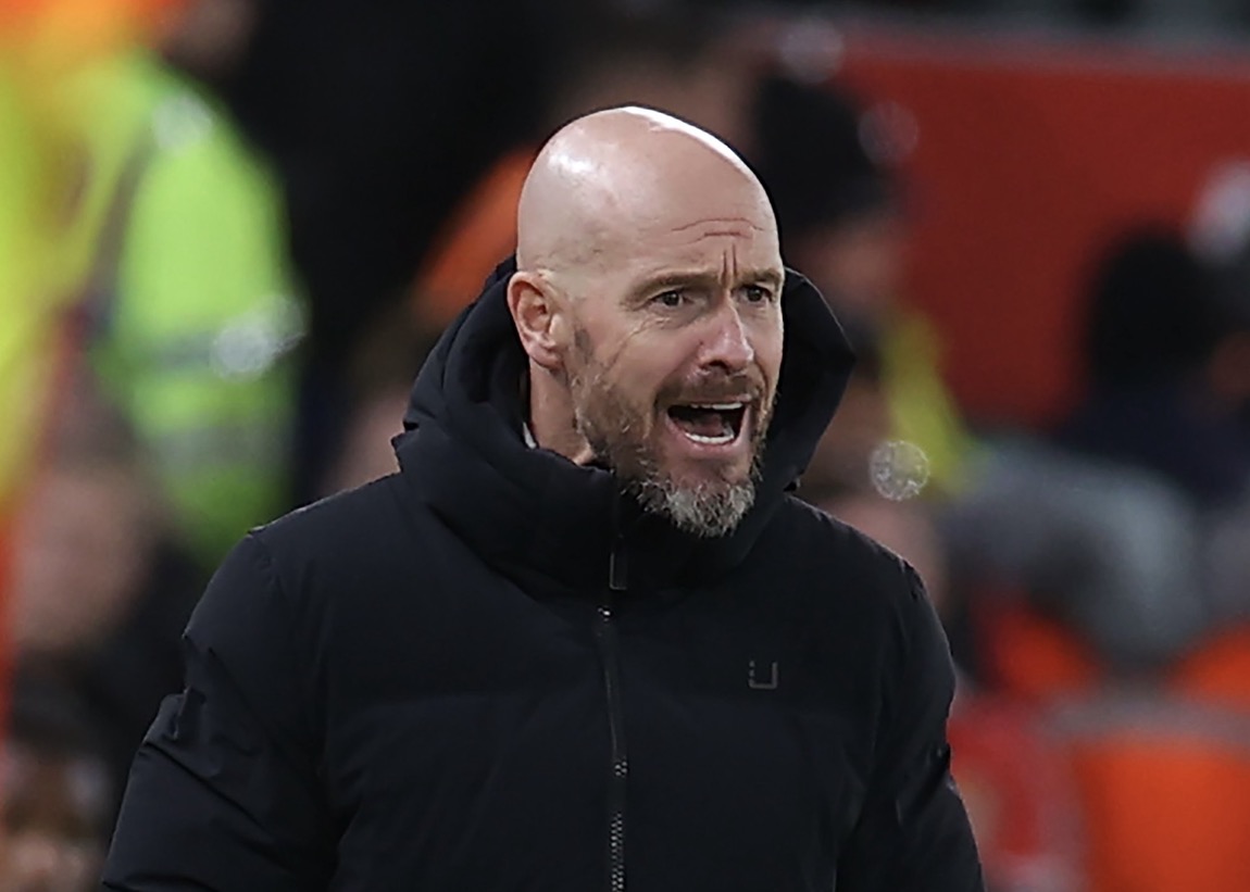 Mempertahankan Erik ten Hag di MU menjadi keputusan tim manajemen. Foto: x.com/ManUtd