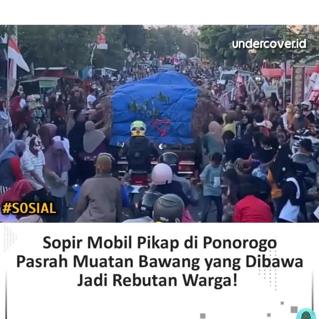 Warga sedang berebutan bawang yang dibawa mobil pikap. (Foto: Laman sosial media X @tanyakanrl )