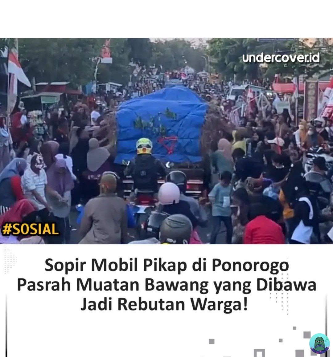 Warga sedang berebutan bawang yang dibawa mobil pikap. (Foto: Laman sosial media X @tanyakanrl )