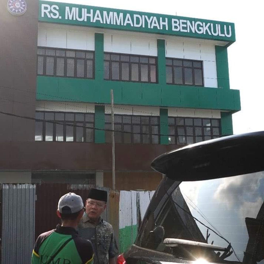 Rohidin Mersyah pantau pembangunan RS Muhammadiyah Bengkulu. Foto: Istimewa