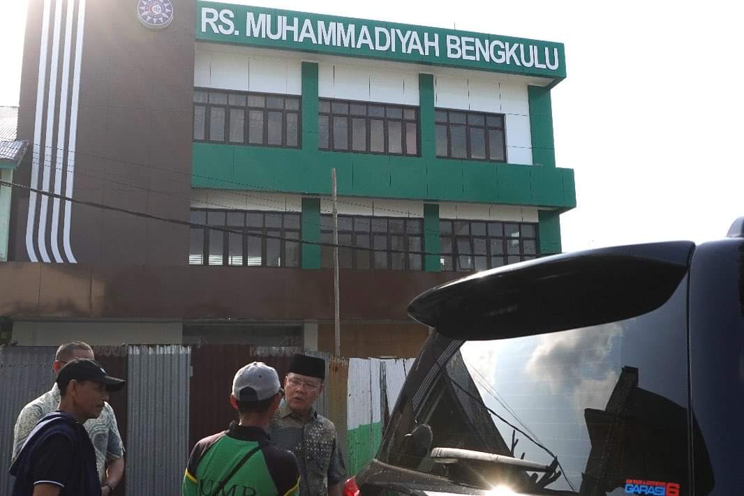 Rohidin Mersyah pantau pembangunan RS Muhammadiyah Bengkulu. Foto: Istimewa