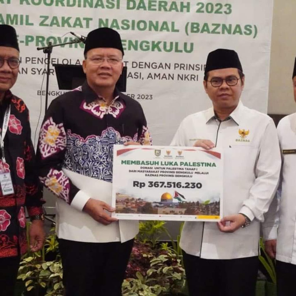 Gubernur Bengkulu, Rohidin Mersyah, menyampaikan donasi dari masyarakat Provinsi Bengkulu untuk Palestina. Foto: Istimewa.