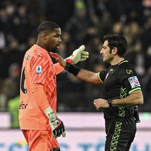 Presiden FIFA: Fans Tunjukkan Sikap Rasis di Pertandingan, Klub Auto Kalah